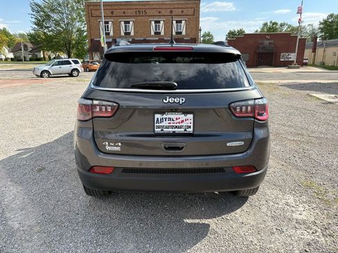 Used 2018 Jeep Compass Latitude w/ Popular Equipment Group AWD/4WD image 4