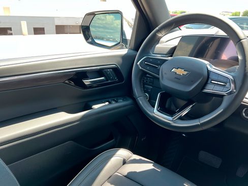 New 2025 Chevrolet Suburban Premier image 12