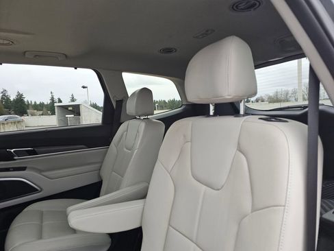 Used 2022 Kia Telluride EX w/ EX Premium Package image 19