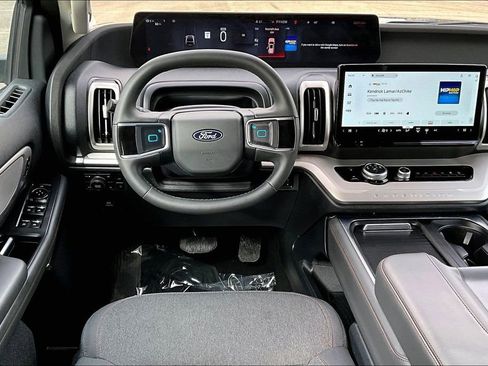 Certified 2025 Ford Expedition Max Active image 5