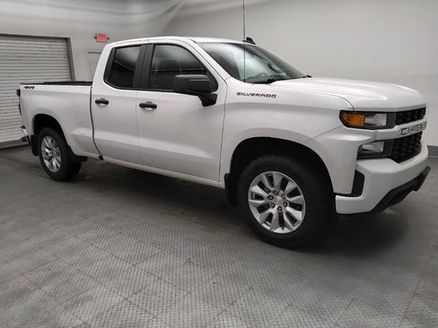 Used 2020 Chevrolet Silverado 1500 Custom w/ Custom Value Package image 11