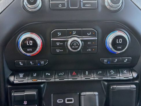 Used 2023 GMC Sierra 2500 Denali w/ Denali Ultimate Package AWD/4WD image 46