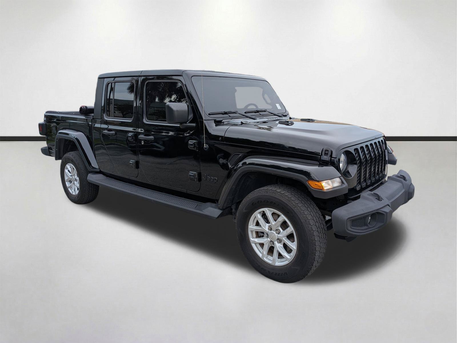 Used 2023 Jeep Gladiator Sport AWD/4WD image 2