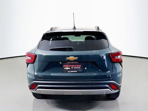 New 2026 Chevrolet Trax LT w/ LT Convenience Package FWD image 7