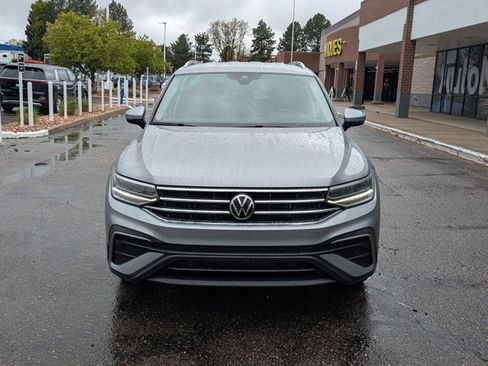 Used 2022 Volkswagen Tiguan SE FWD image 2