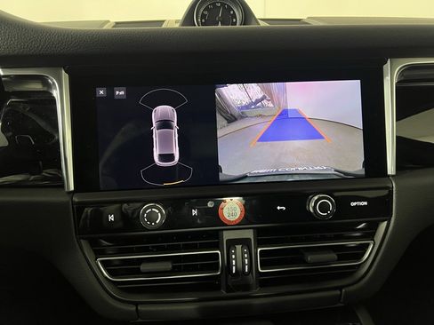 Certified 2025 Porsche Macan image 32