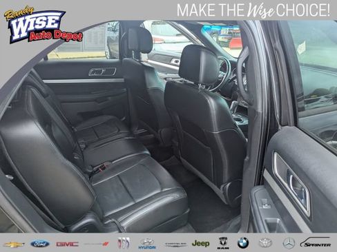 Used 2017 Ford Explorer XLT w/ Equipment Group 202A AWD/4WD image 22