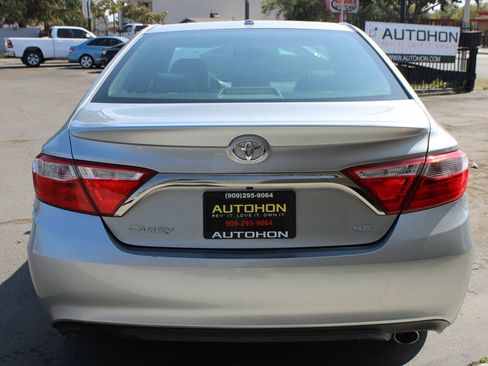 Used 2015 Toyota Camry SE FWD image 9