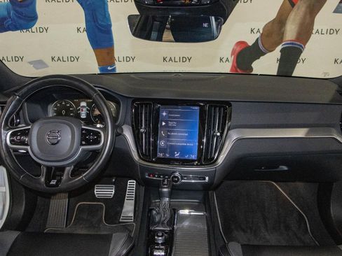 Used 2019 Volvo S60 T6 R-Design image 3