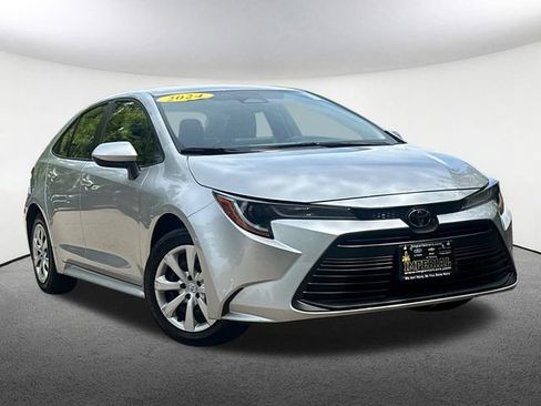Used 2024 Toyota Corolla LE FWD image 2