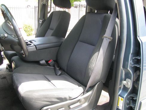 Used 2010 Chevrolet Suburban LS RWD image 10