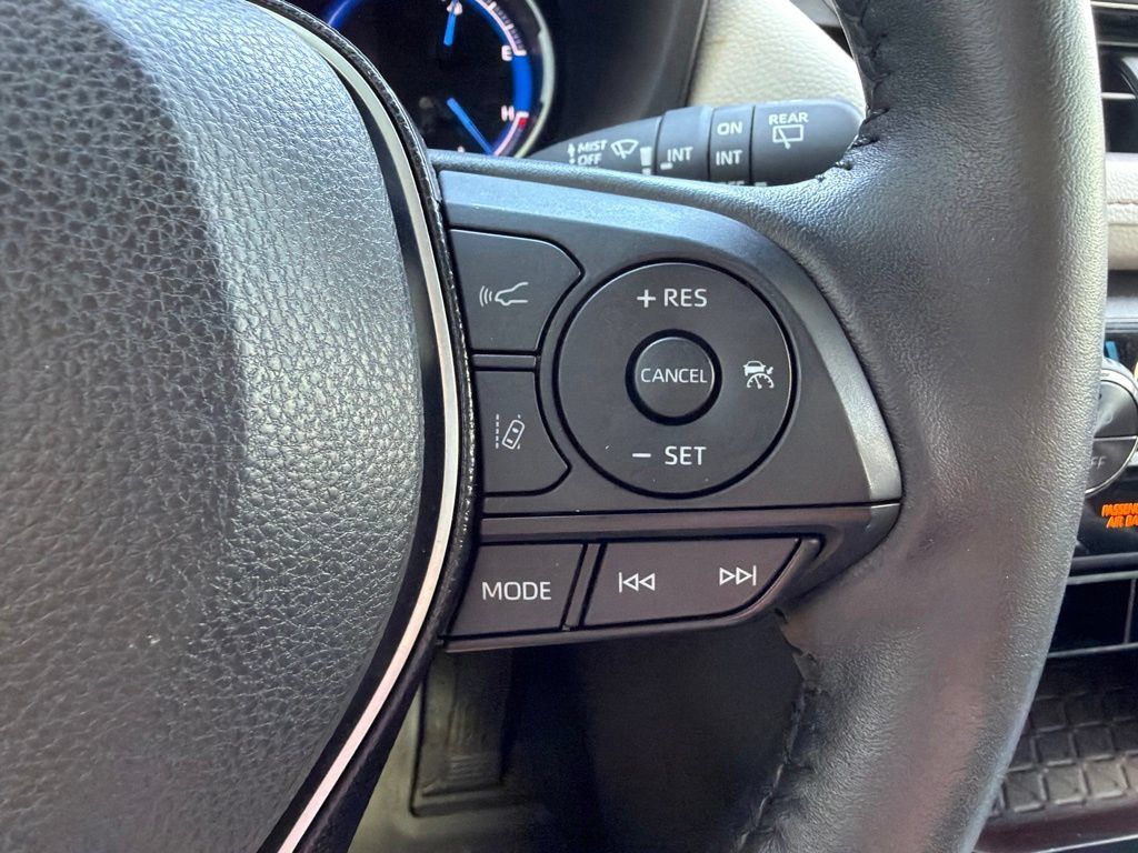 Used 2021 Toyota RAV4 Limited AWD/4WD image 27