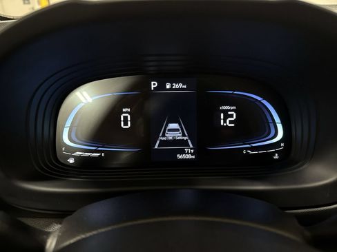 Used 2024 Hyundai Venue SEL FWD image 12