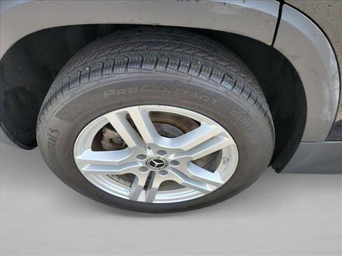 Used 2023 Mercedes-Benz GLB 250 4MATIC w/ Premium Package image 11
