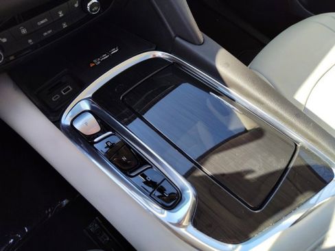 Used 2023 Buick Enclave Essence w/ Experience Buick Package image 15