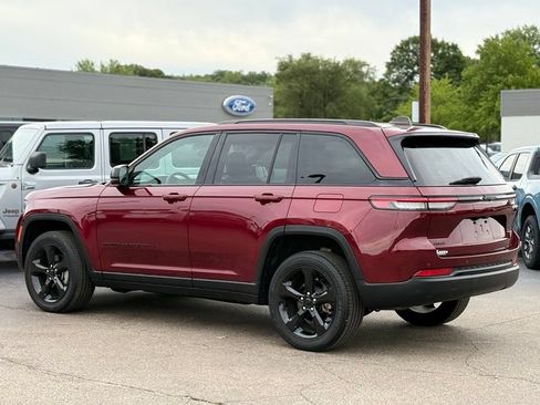 Used 2023 Jeep Grand Cherokee Altitude AWD/4WD image 38