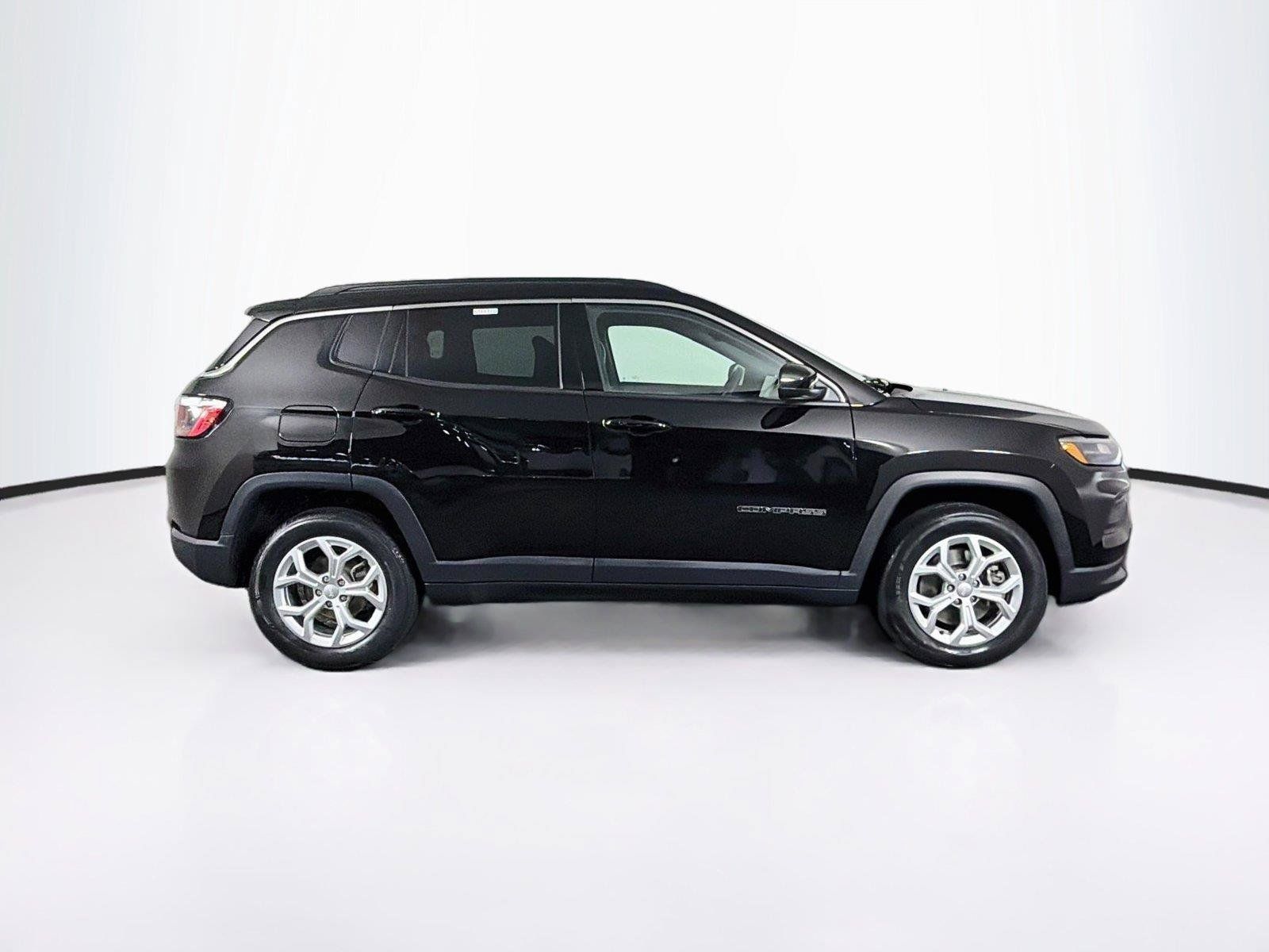Used 2024 Jeep Compass Latitude AWD/4WD image 12