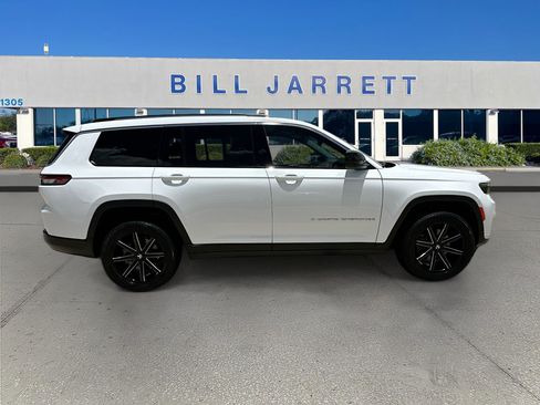 Used 2023 Jeep Grand Cherokee L Laredo RWD image 8
