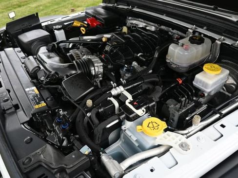 Used 2024 Jeep Wrangler Unlimited Rubicon AWD/4WD image 16