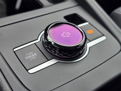 New 2025 Volkswagen Tiguan SE image 14