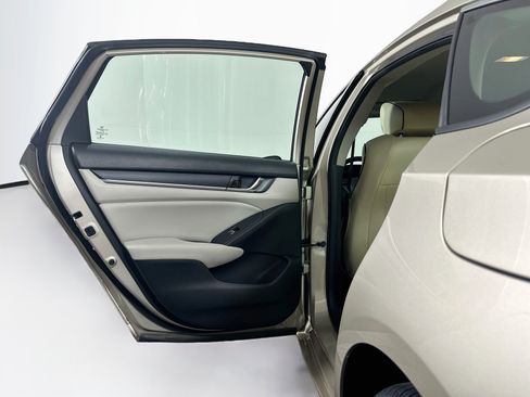 Used 2018 Honda Accord LX image 25