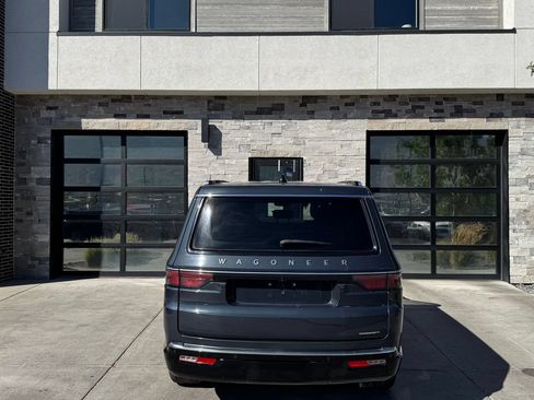Used 2024 Jeep Wagoneer Series II AWD/4WD image 4