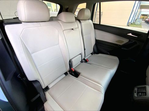Used 2019 Volkswagen Tiguan SE w/ Panoramic Sunroof Package image 19