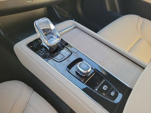 New 2026 Volvo XC90 T8 Plus w/ Protection Package Premier AWD/4WD image 11