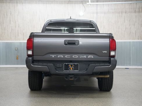 Used 2018 Toyota Tacoma TRD Sport image 8