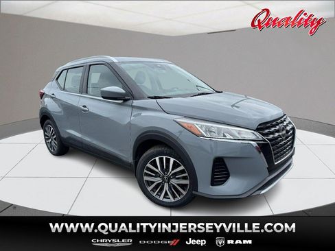 Used 2022 Nissan Kicks SV FWD image 1