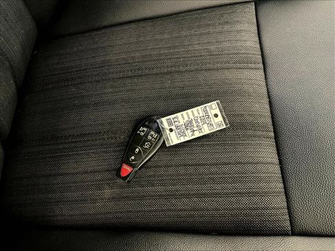 Used 2014 Chrysler Town & Country S FWD image 35
