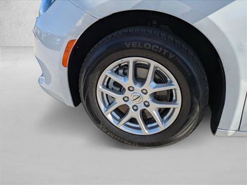 Used 2022 Chrysler Voyager LX image 24