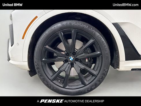 Used 2024 BMW X7 xDrive40i w/ M Sport Package AWD/4WD image 2