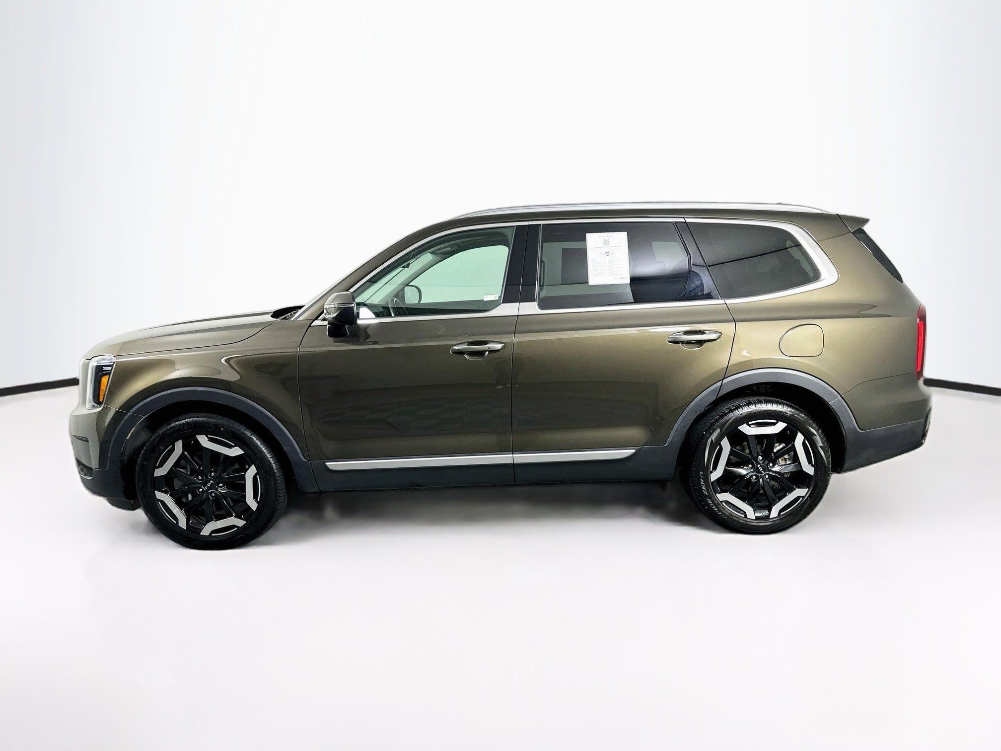 Used 2025 Kia Telluride S AWD/4WD image 4