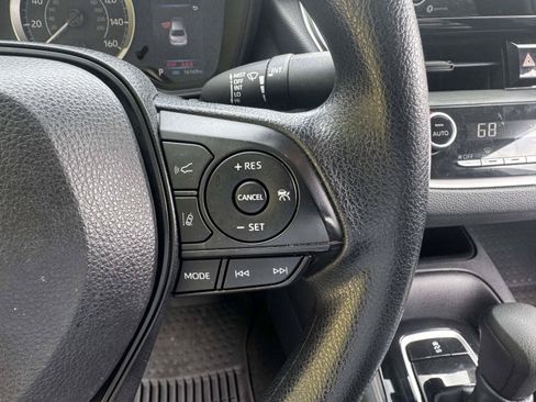 Used 2022 Toyota Corolla LE FWD image 21