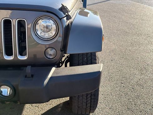 Used 2017 Jeep Wrangler Unlimited Sahara w/ Connectivity Group AWD/4WD image 10