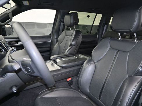 Used 2024 Jeep Wagoneer Series II image 17