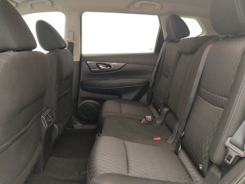 Used 2018 Nissan Rogue SV image 18