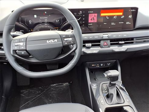 New 2025 Kia K4 EX image 4