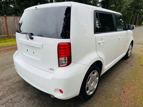 Used 2012 Scion xB Hatchback 4D image 5