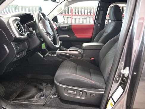 Used 2022 Toyota Tacoma SR5 AWD/4WD image 11