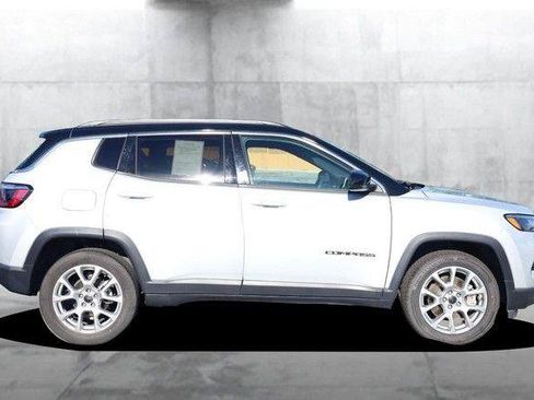 Used 2025 Jeep Compass Limited AWD/4WD image 5