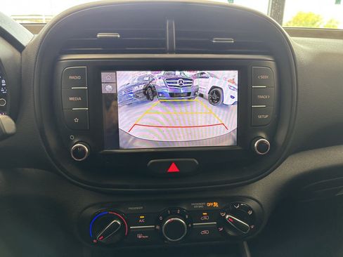 Used 2022 Kia Soul LX FWD image 18