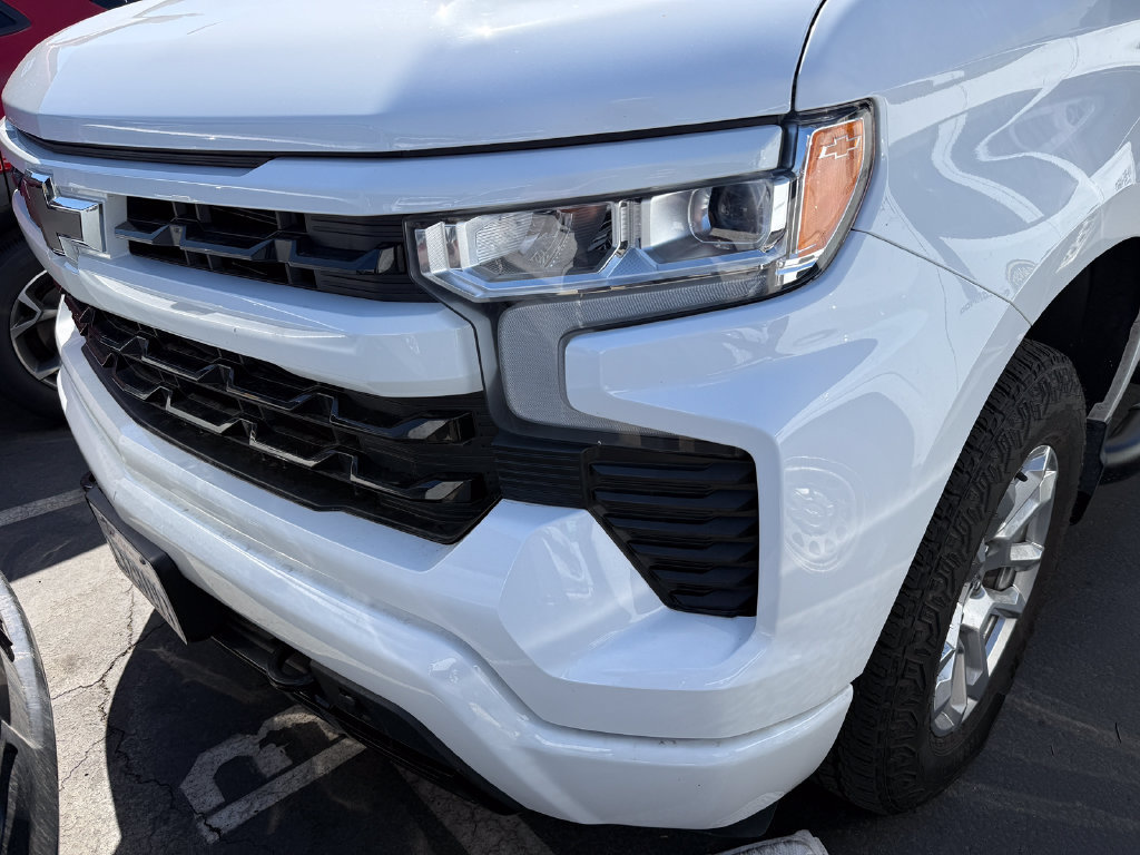 Used 2023 Chevrolet Silverado 1500 RST w/ Z71 Off-Road Package AWD/4WD image 3