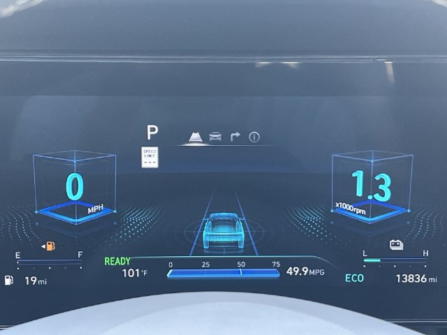 Certified 2025 Hyundai Elantra SEL FWD image 28