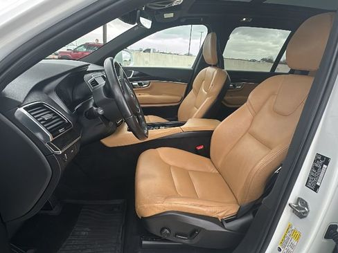 Used 2018 Volvo XC90 T6 Momentum w/ Convenience Package image 4