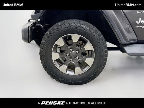 Used 2018 Jeep Wrangler Unlimited Sahara AWD/4WD image 9