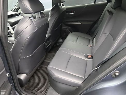 Used 2024 Toyota Venza XLE image 18