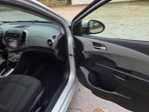 Used 2016 Chevrolet Sonic LT FWD image 17