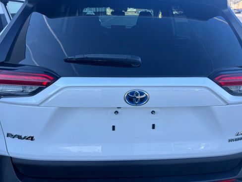 Used 2019 Toyota RAV4 LE image 17